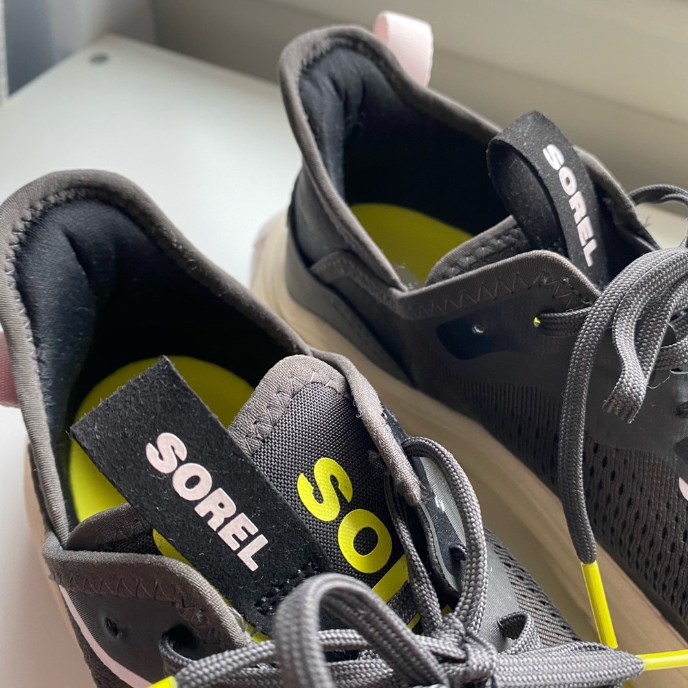 Like new Sorel Black and Green Kinetic Breakthru Day Lace Sneakers Size 9.5 - Picture 10 of 11